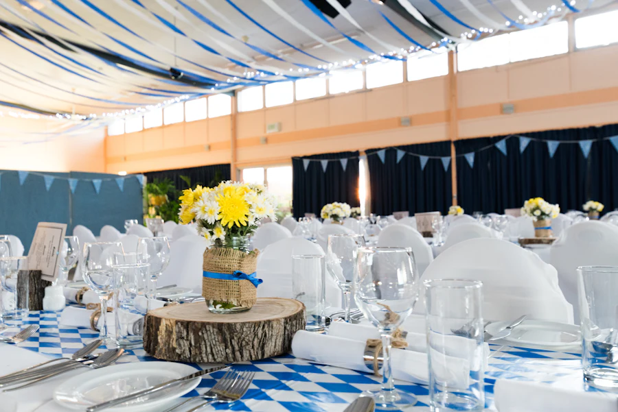 Tenda cristal montada para banquete
